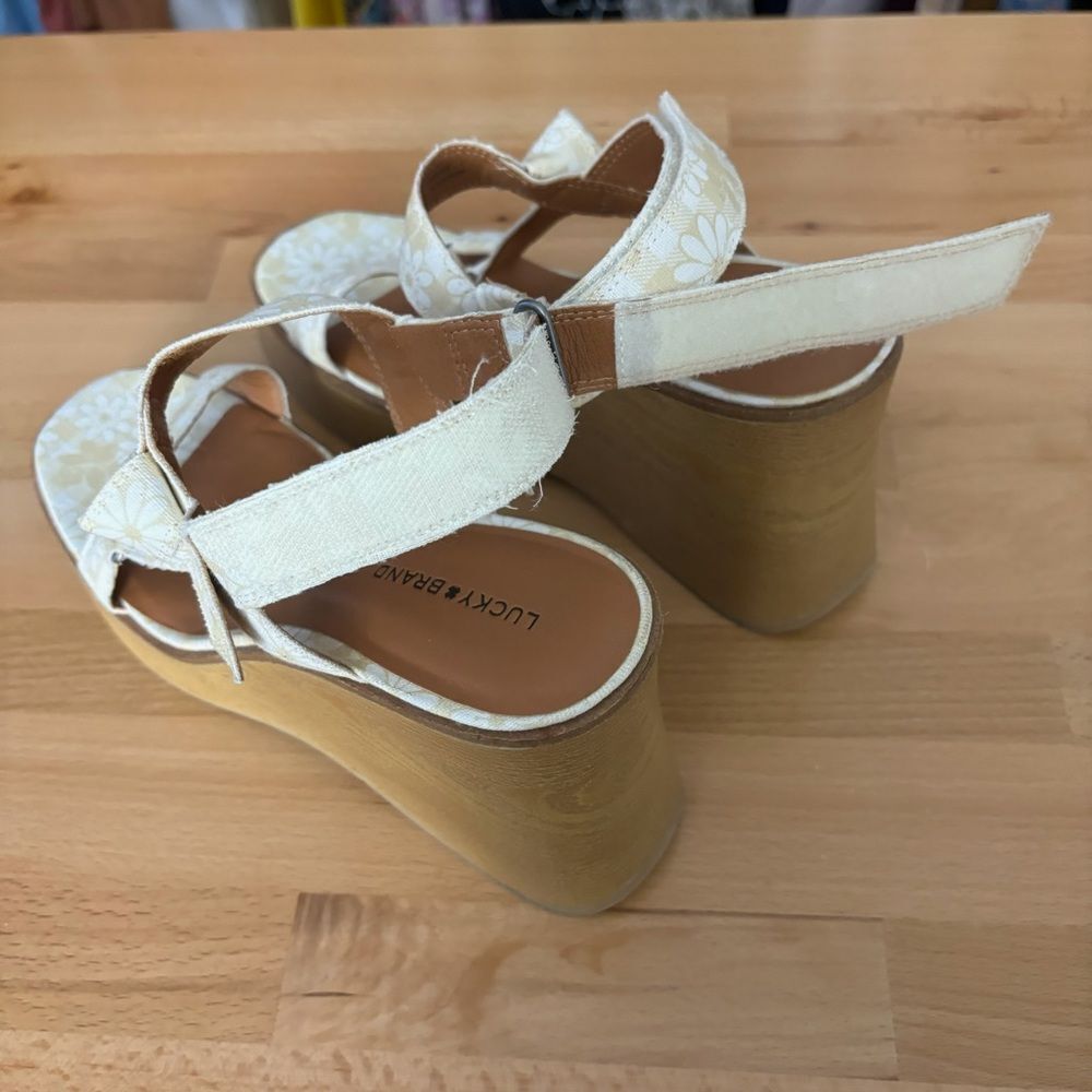 NEW Lucky Brand Women’s 9 Daisy Floral Tan Yellow Wedge Platform Sandal Demmia - Picture 9 of 9